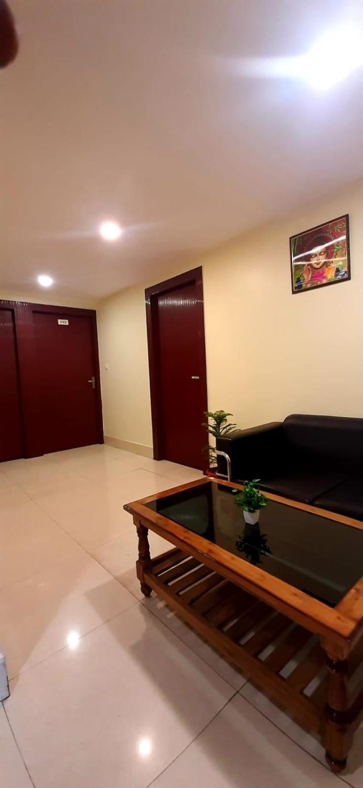 Hotel The Avenue Gamharia エクステリア 写真